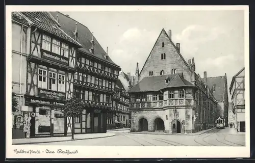 AK Halberstadt, Strassenpartie am Fischmarkt, Rathaus