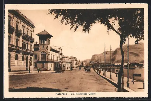 AK Palermo, Via Francesco Crispi, Strassenpartie mit Strassenbahn