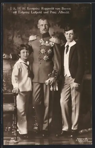 AK Kronprinz Rupprecht von Bayern mit seinen Söhnen Erbprinz Luitpold und Prinz Albrecht