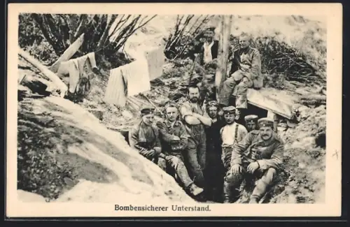 AK Bombensicherer Unterstand, Soldaten im Schützengraben