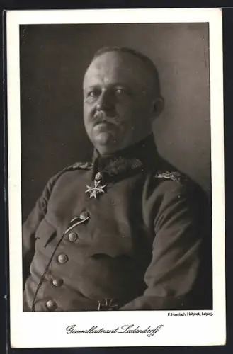AK Portrait von Erich Ludendorff in Uniform mit Orden