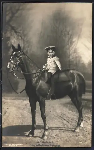AK Der erste Ritt, Prinz Wilhelm als Bube in Uniform auf Pferd sitzend