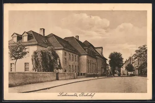 AK Luckenwalde, Strassenpartie am Bahnhof