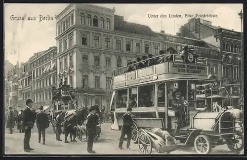 AK Berlin, Omnibus und Kutsche Unter den Linden, Ecke Friedrichstrasse