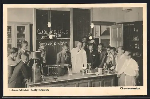 AK Berlin, Luisenstädtisches Realgymnasium, Sebastianstrasse 26, Chemieunterricht mit chemischem Experiment