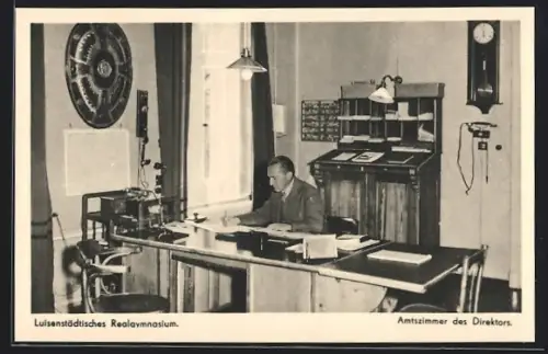 AK Berlin, Luisenstädtisches Realgymnasium, Sebastianstrasse 26, Amtszimmer des Direktors