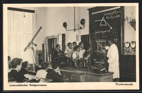 AK Berlin, Luisenstädtisches Realgymnasium, Sebastianstrasse 26, Physikunterricht, Unterrichtszimmer mit Teleskop