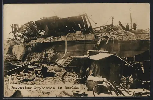 Foto-AK Berlin-Wedding, Gasometer-Explosion in der Sellerstrasse 1930