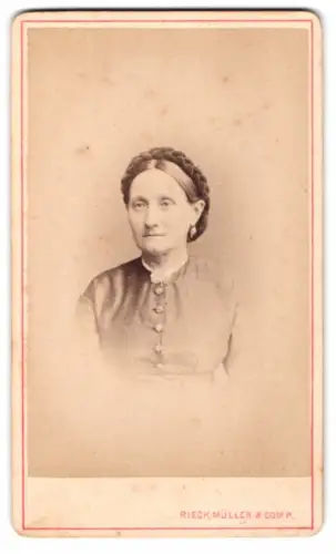 Fotografie Rieck - Müller & Comp., Neu-Ruppin, Paradeplatz 718, Portrait einer Dame