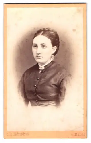 Fotografie C. de Sharengrad, Malmö, Östergatan 39, Porträt einer jungen Frau