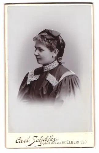 Fotografie Carl Schäfer, Elberfeld, Kipdorfstrasse 57, Porträt einer jungen Frau im Profil