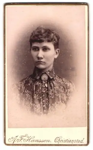 Fotografie A. F. Hansson, Christianstad, Porträt einer jungen Frau