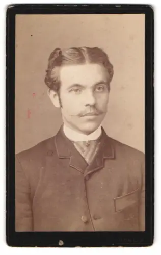 Fotografie A. Drave, Berlin, Münz-Str. 7, Porträt eines Mannes