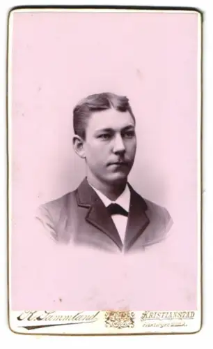 Fotografie Rudolf Sammland, Kristianstad, Fisktorget 222 A, Porträt eines jungen Mannes