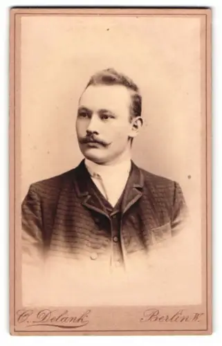 Fotografie C. Delank, Berlin, Friedrichstr. 185, Porträt eines Herren