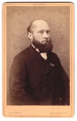 Fotografie G. A. Zeth, Wittenberg, Jüden-Str. 351, Porträt eines distinguierten Herrn