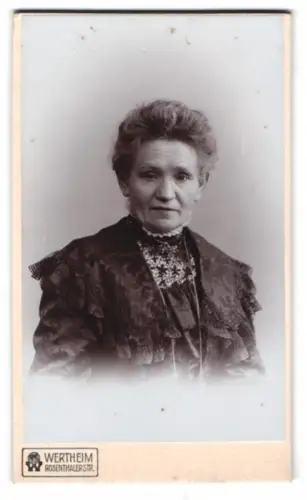 Fotografie Wertheim, Berlin, Rosenthalerstrasse, Porträt einer älteren Dame