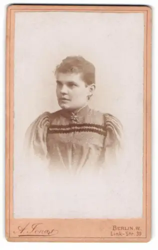 Fotografie A. Jonas, Berlin, Link-Str. 39, Porträt einer jungen Frau