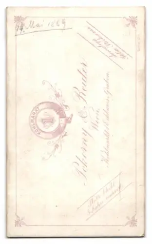 Fotografie Pokorny & Reuter, Wien, Kohlmarkt, Porträt eines Mannes mit Brille