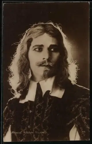 AK Schauspieler Henri Rollan in der Rolle des Athos, Theaterszene