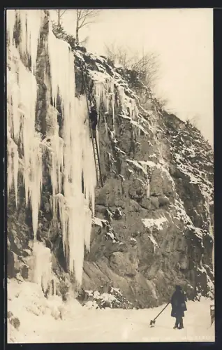Foto-AK Berchtesgaden, Nasse Wand im Winter mit Eiszapfen