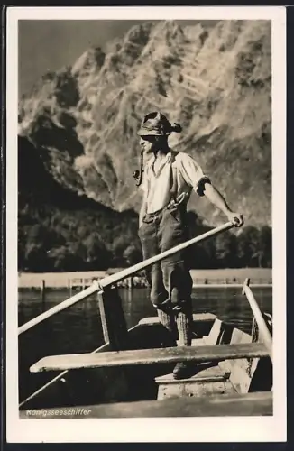 Foto-AK Königssee / Berchtesgaden, Steuermann auf einem Ruderboot