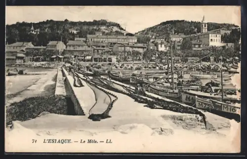 AK L`Esiaque, Le Môle avec bateaux amarrés