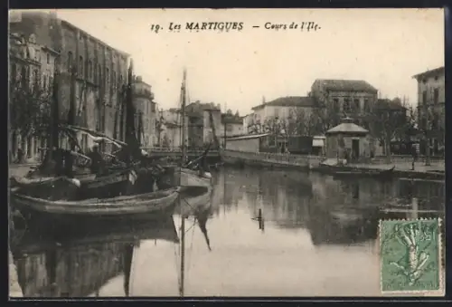 AK Martigues, Cours de l`Île avec bateaux amarrés