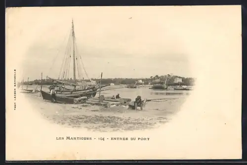 AK Les Martigues, Entrée du port avec voiliers et quais animés