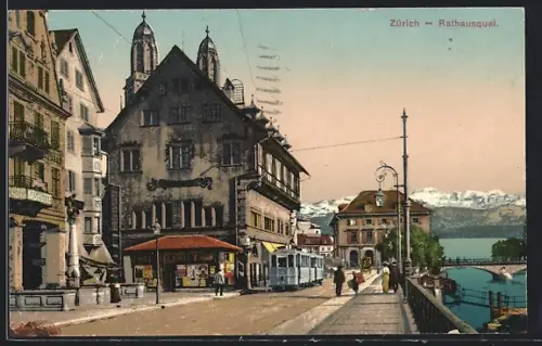 AK Zürich, Rathausquai mit Strassenbahn und Passanten