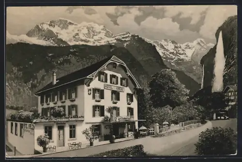 AK Lauterbrunnen, Hotel-Restaurant Weisses Kreuz mit Alpenpanorama