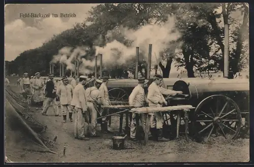 AK Feld-Bäckerei im Betrieb, Soldaten arbeiten an mehreren Feldbacköfen