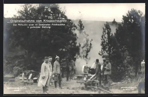 AK Das Abfeuern einer 15 cm-Feldhaubitze in gedeckter Stellung