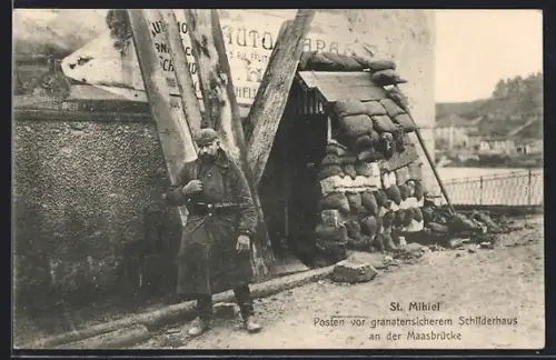 AK St. Mihiel, Posten vor granatensicherem Schilderhaus an der Maasbrücke