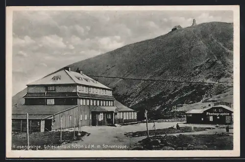 AK Riesengebirge, Schlesierhaus mit Schneekoppe
