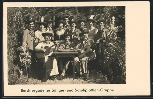 AK Berchtesgadener Sänger- und Schuhplattler-Gruppe mit Zither und Gitarre, Trachtenkapelle