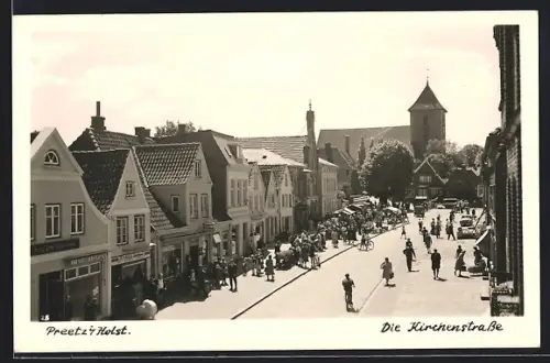 AK Preetz i. Holst., Kirchenstrasse mit Passanten