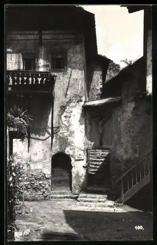 Foto-AK Klausen / Chiusa, Haus mit Kreuz