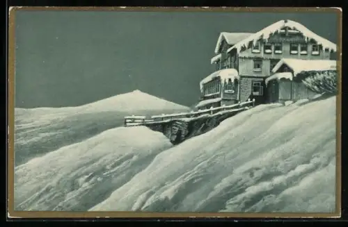AK Prinz Heinrich-Baude /Riesengebirge, Blick zur Hütte im Schnee