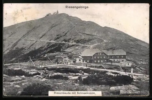 AK Riesenbaude /Riesengebirge, Riesenbaude mit Schneekoppe