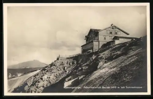 AK Prinz Heinrich Baude /Riesengebirge, Baude mit der Schneekoppe