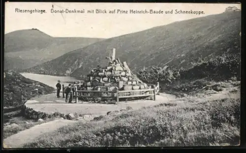 AK Prinz Heinrich-Baude /Riesengebirge, Donat-Denkmal mit Schneekoppe
