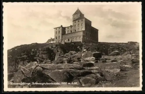 AK Schneegrubenbaude /Riesengebirge, Blick zur Hütte