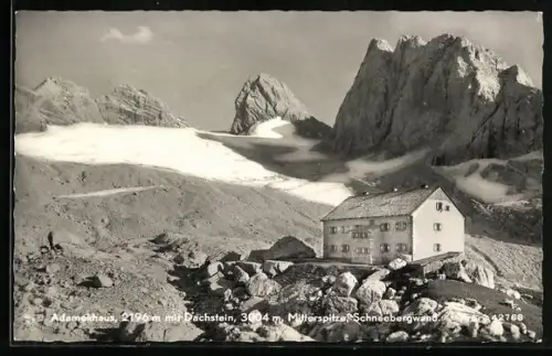 AK Adamekhaus mit Dachstein, Adamekhaus mit Felsen im Hintergrund