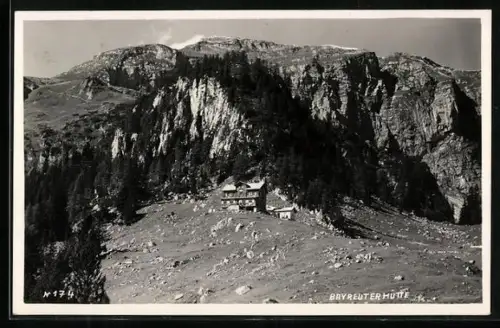 AK Bayreutherhütte, Hütte am Waldesrand