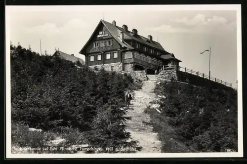 AK Heufuderbaude, Wanderer vor der Baude