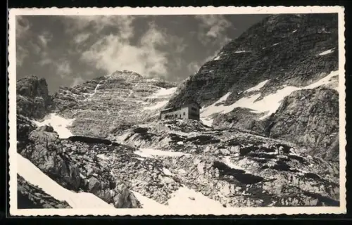 AK Schmidt-Zabierow-Hütte /Loferer-Steinberg-Gebiet, Gäste vor der Berghütte