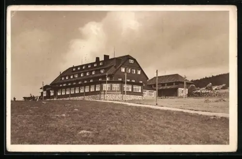AK Spindlerbaude /Riesengebirge, Blick zur Baude