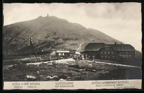 AK Riesenbaude /Schneekoppe, Berghütte mit Blick zur Schneekoppe
