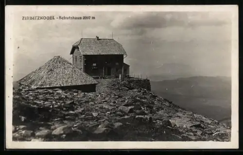 AK Zirbitzkogel-Schutzhaus mit Blick in die Berge